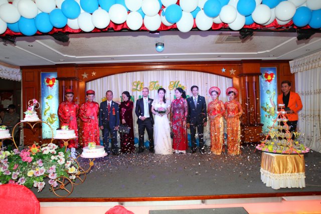 tiec cuoi ninh kieu 2